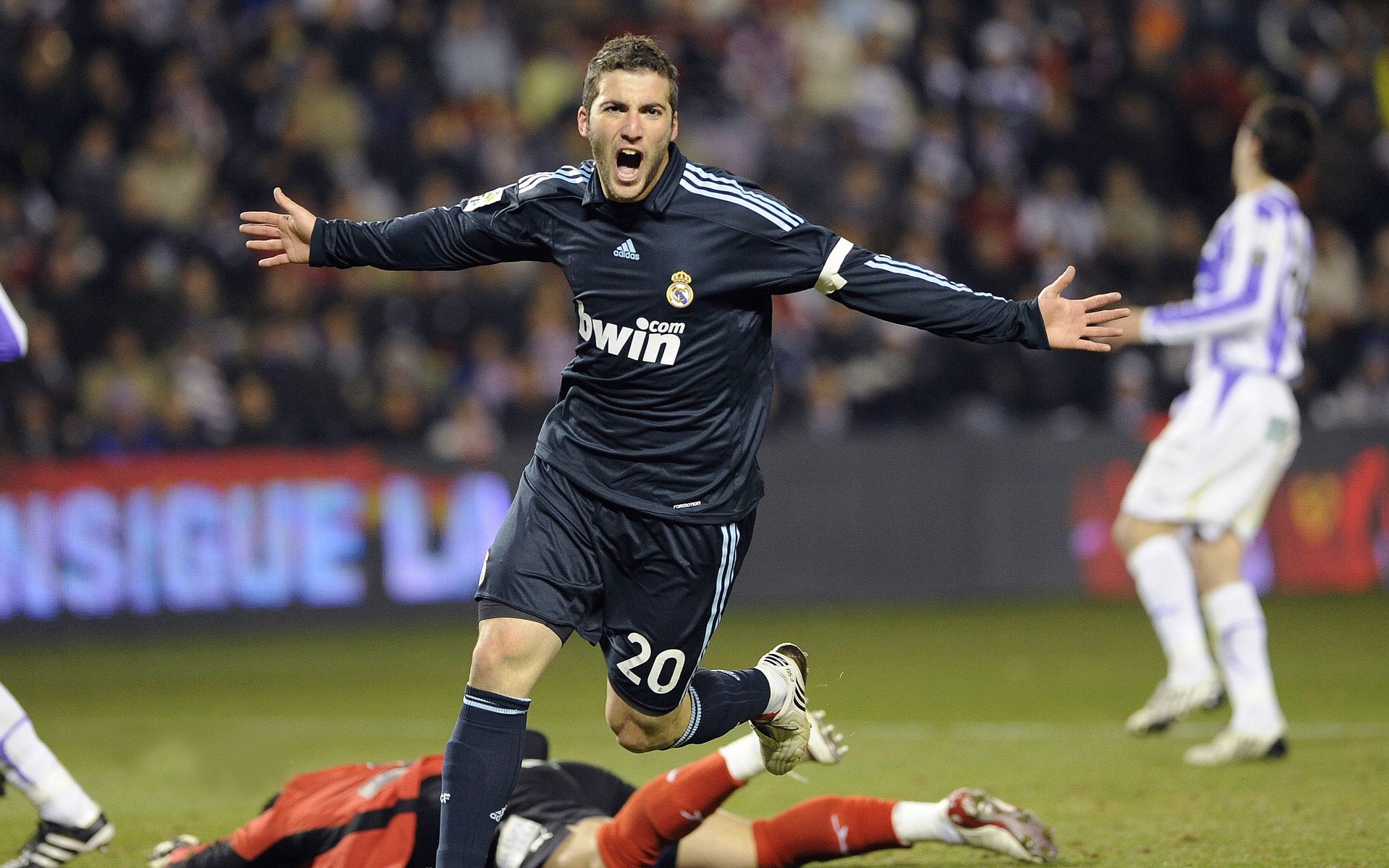 开云体育下载-德布劳内爆发撕裂马竞铁壁，皇马横扫同城死敌展露冠军獠牙